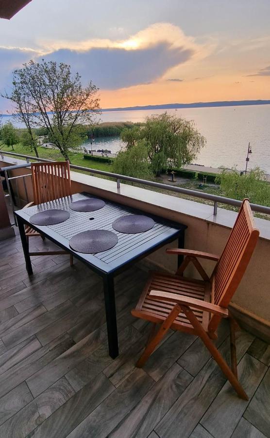 'Good Feelings' Aparthotel Siófok Exteriör bild