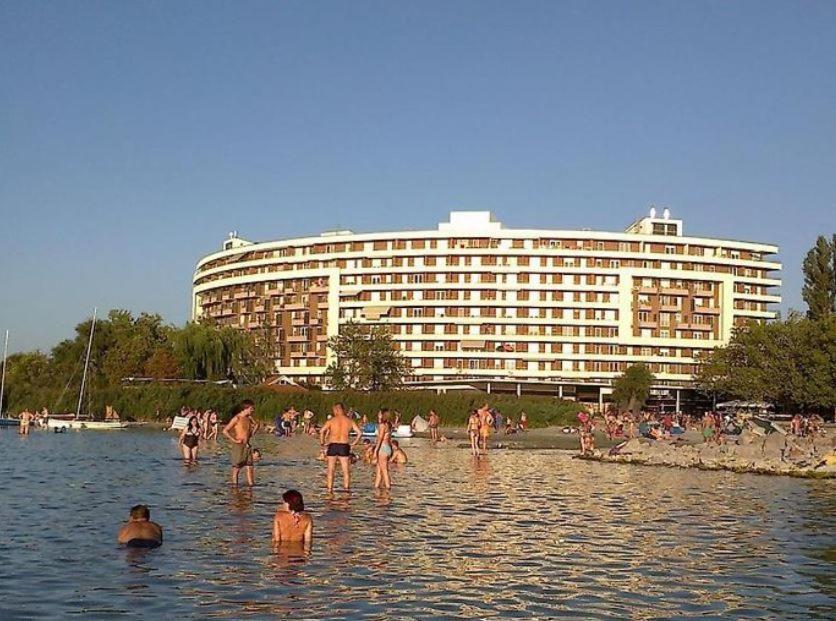 'Good Feelings' Aparthotel Siófok Exteriör bild